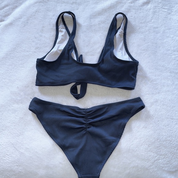 Bikinis - Picture 9 of 9